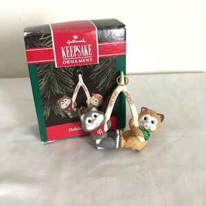 1992 Hallmark Keepsake Holiday Wishes Two Kittens On Wishbone Christmas Ornament